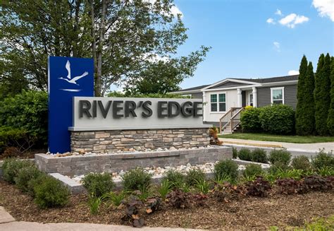 Rivers Edge 38000 Le Chateau Clinton Township Mi 48038 Apartments Com