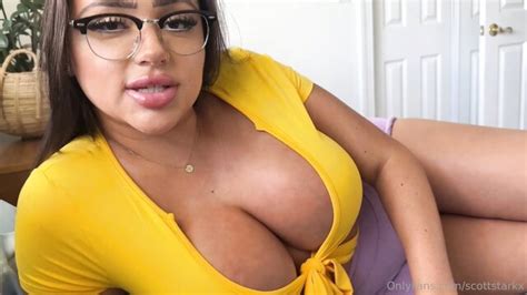 Discover How Zoey Foxx Uses Creativity to Captivate Audiences